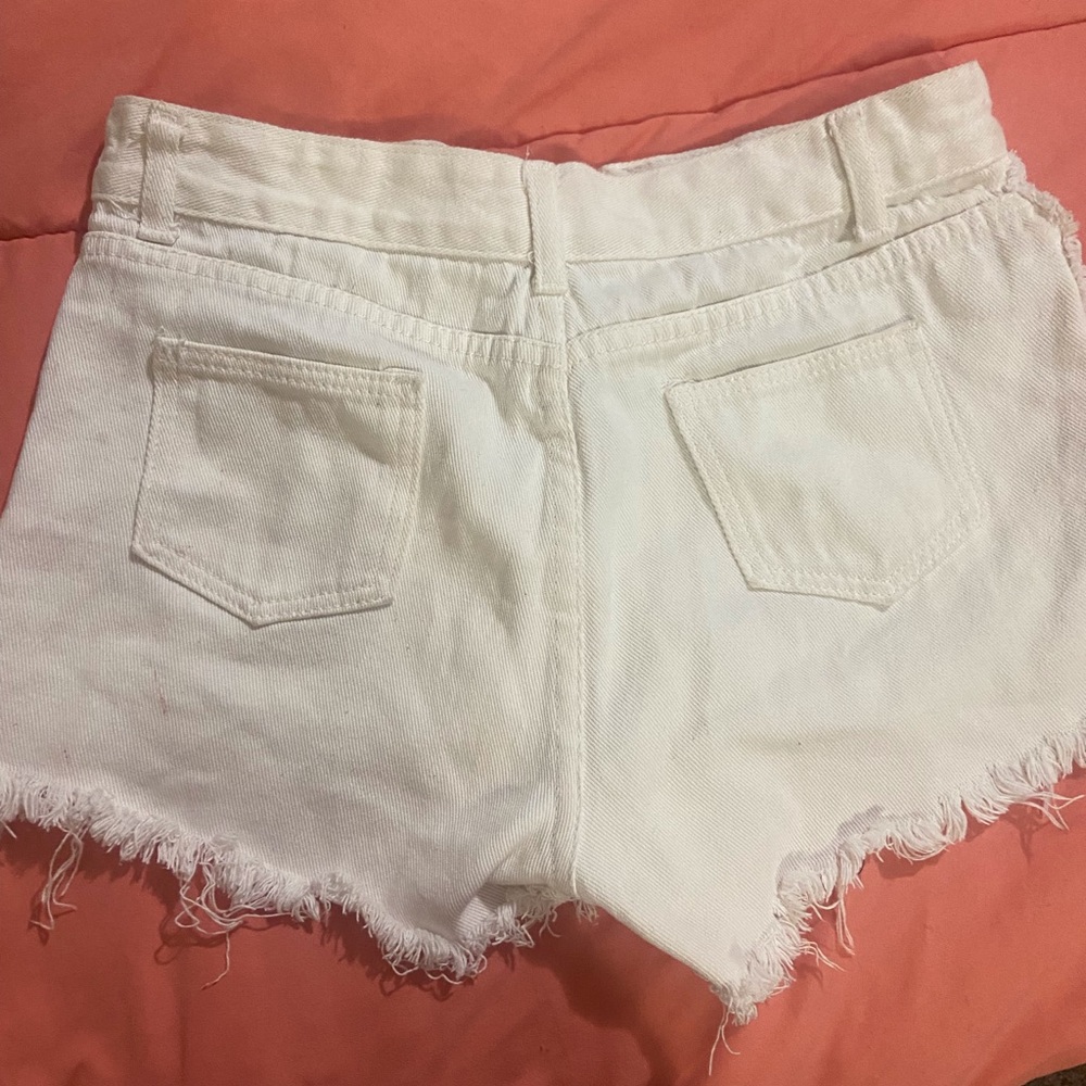 White shorts - Picture 2 of 3